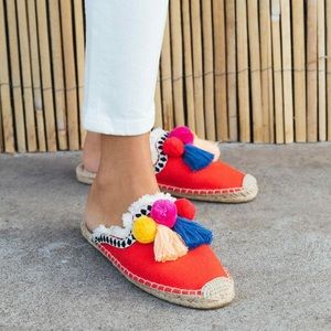 EUC Soludos Coco Pompom Mule